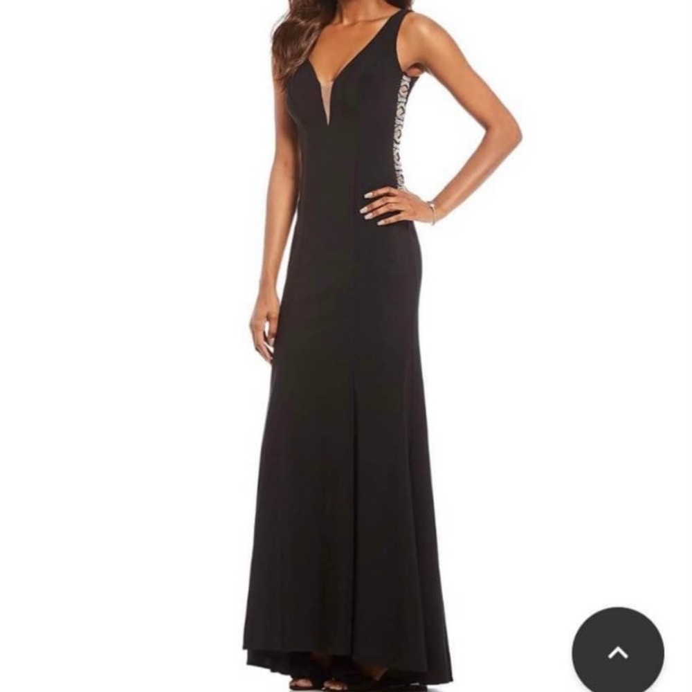 Gorgeous Xscape gown perfect for any formal event!  Dress was never worn w/tags.